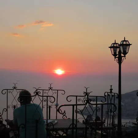 شقة Amazing Sea View ساراندا